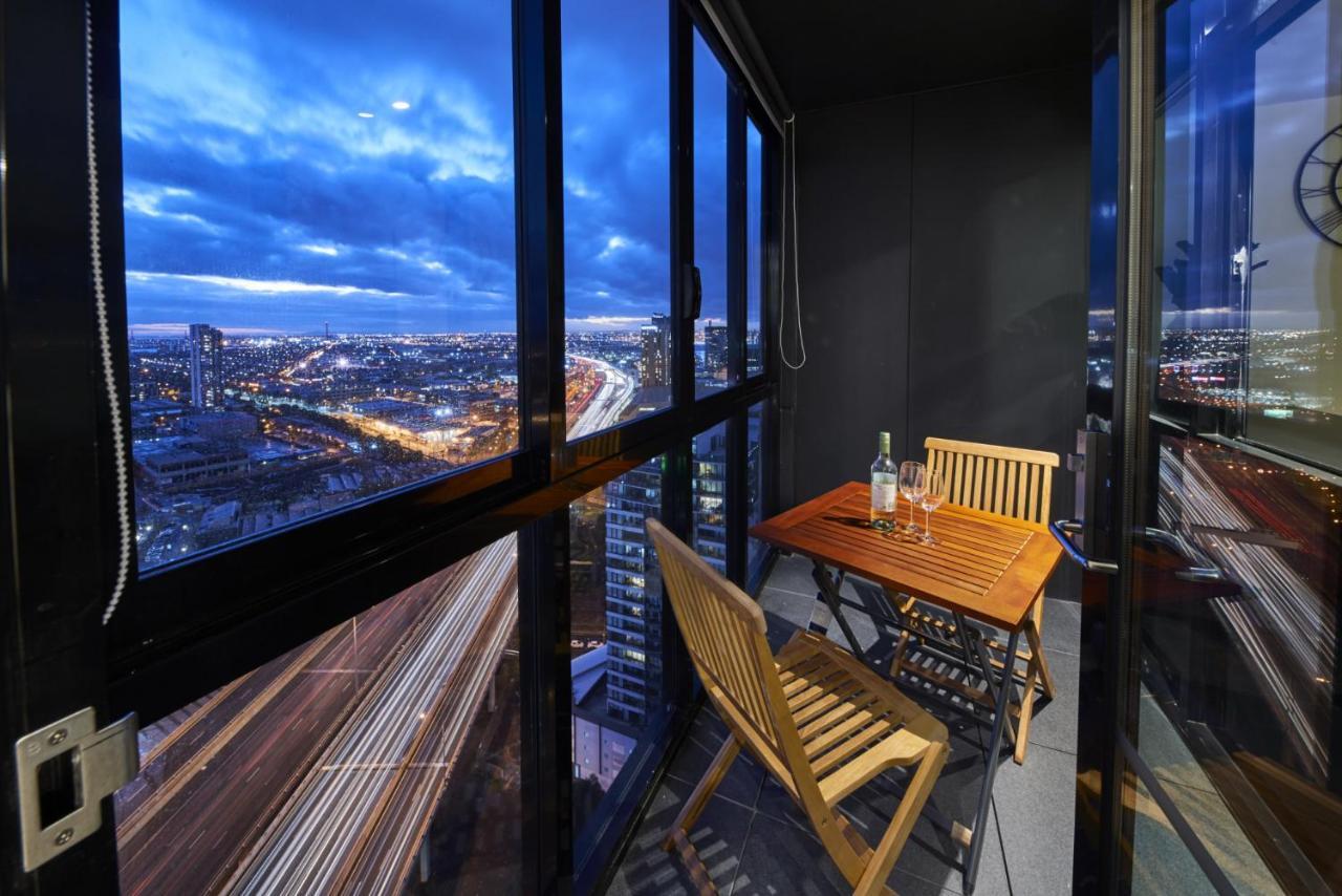 Mega Style Apartments The International Melbourne Luaran gambar