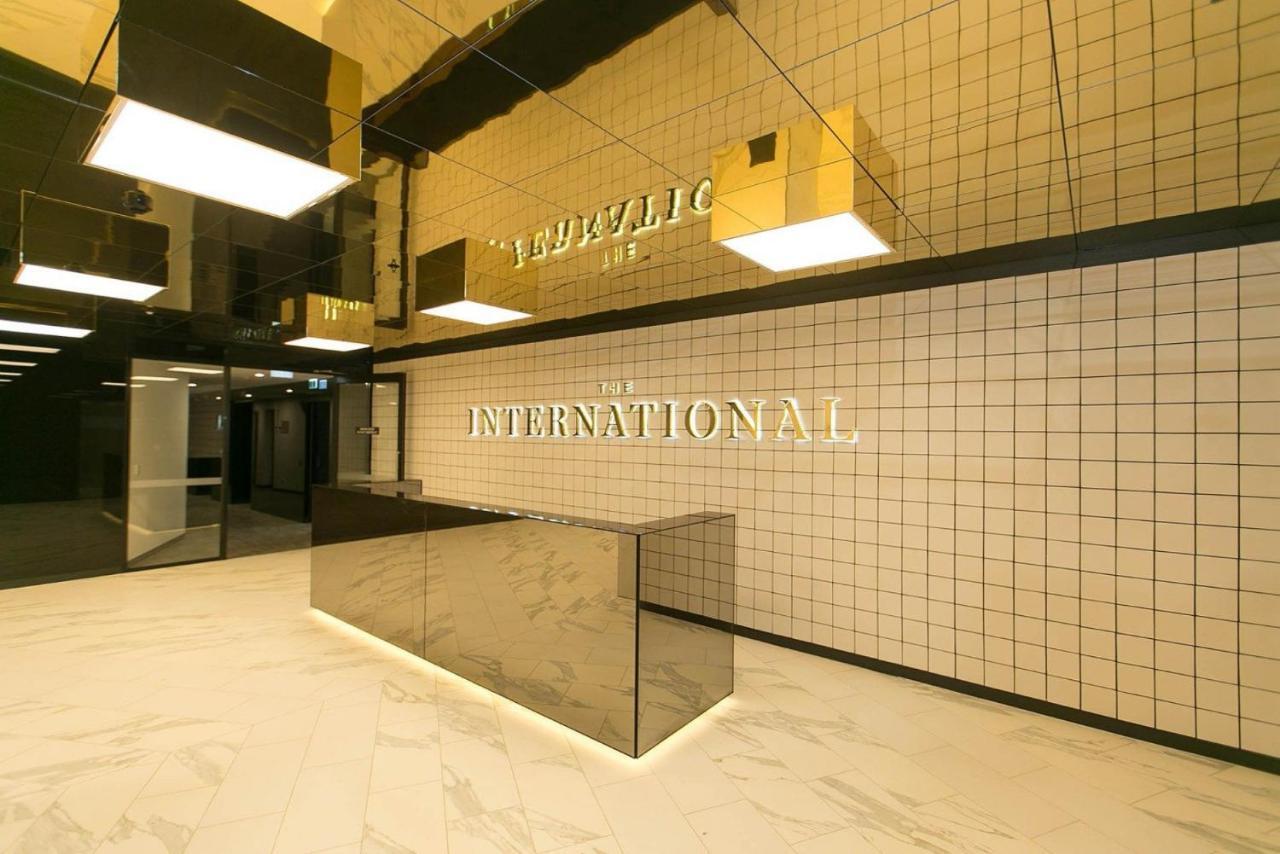 Mega Style Apartments The International Melbourne Luaran gambar
